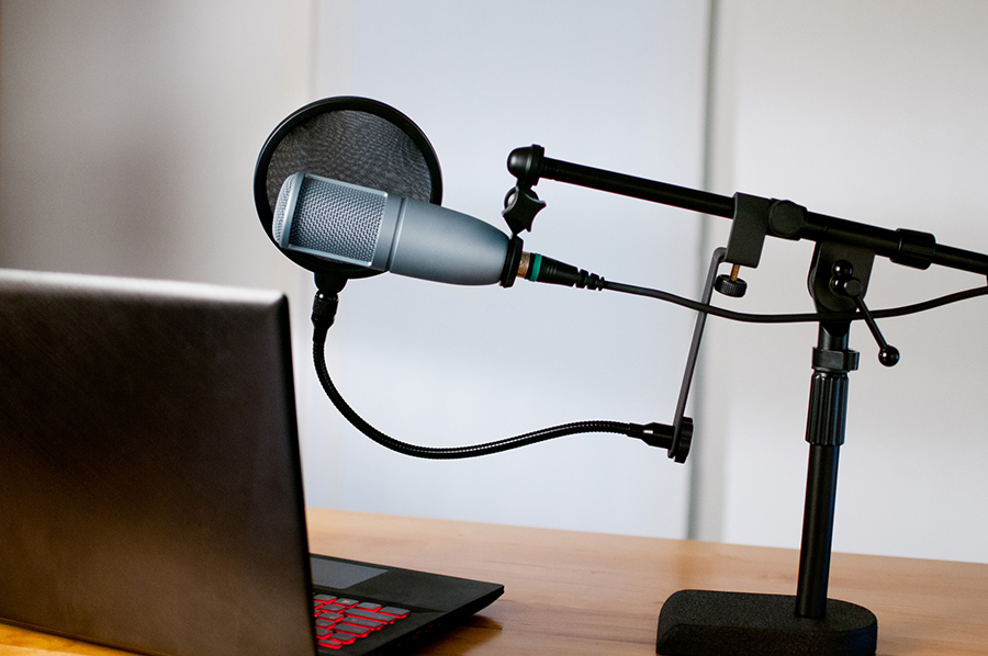 iStock-541292412 microphone podcast.jpg